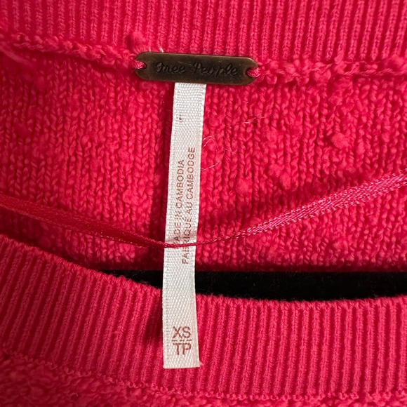 Free People Found My‎ Friend Hot Pink Bouclé Textured Knit Pullover Sweater - XS - Picture 3 of 10